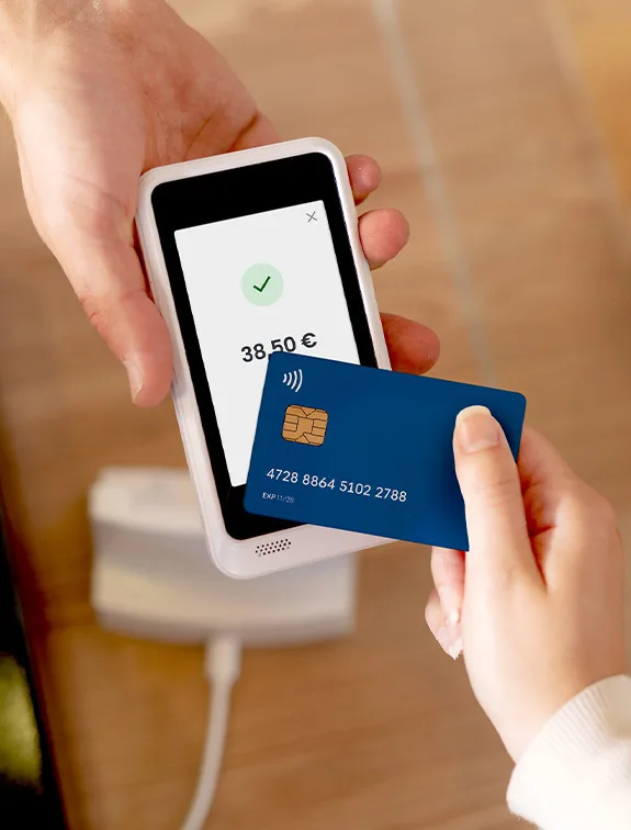 Customer pays contactless with a card at a payment terminal; amount of 38.50 €  visible.