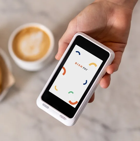 Gros plan d'un lecteur de carte moderne blanc.