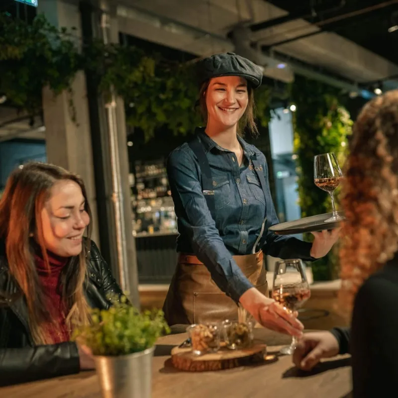 Bar cafe medewerker entertainment prestaties