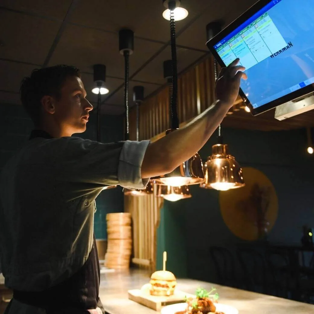 Digitale schermen keuken chef kitchen manager orders 1