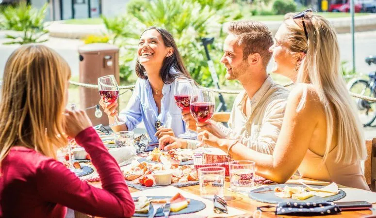 Psychologie van terrasgasten zo speel je in op gedrag en verhoog je omzet
