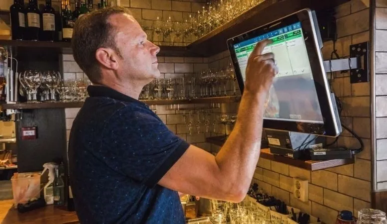 Hotel restaurant bar manager