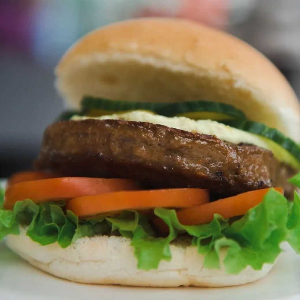 Hamburger tomaat sla